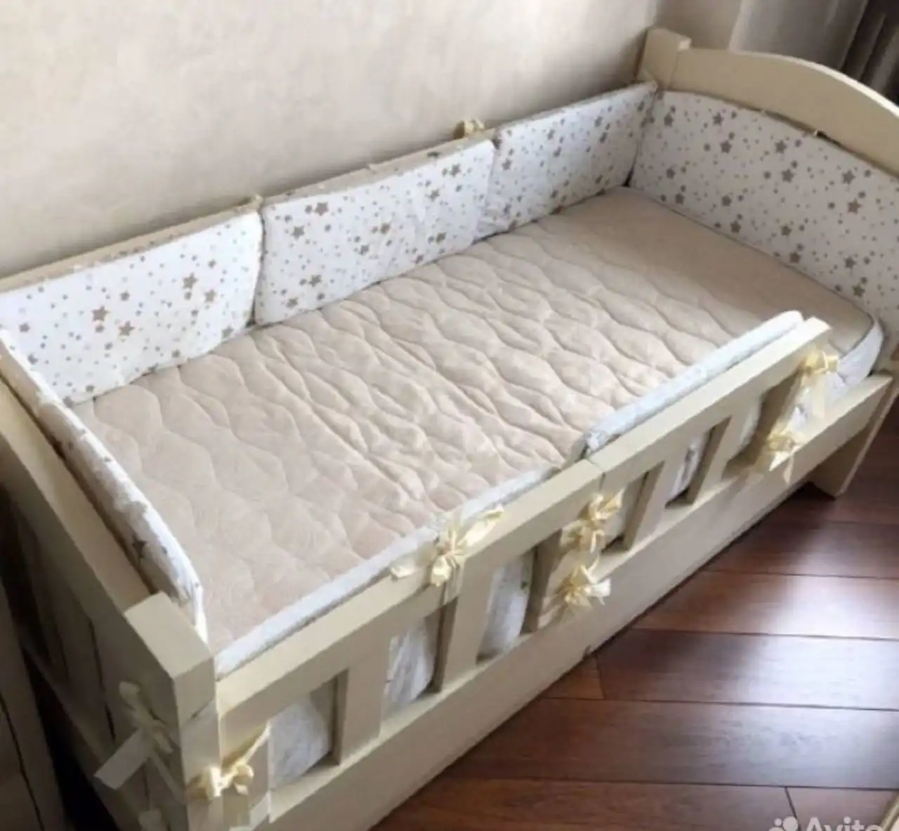 Кровать детская с бортиком и ящиками