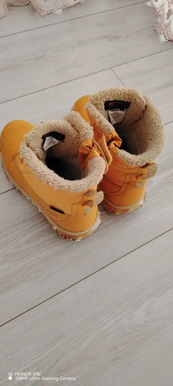 Продам зимнюю одежду и обувь для детей