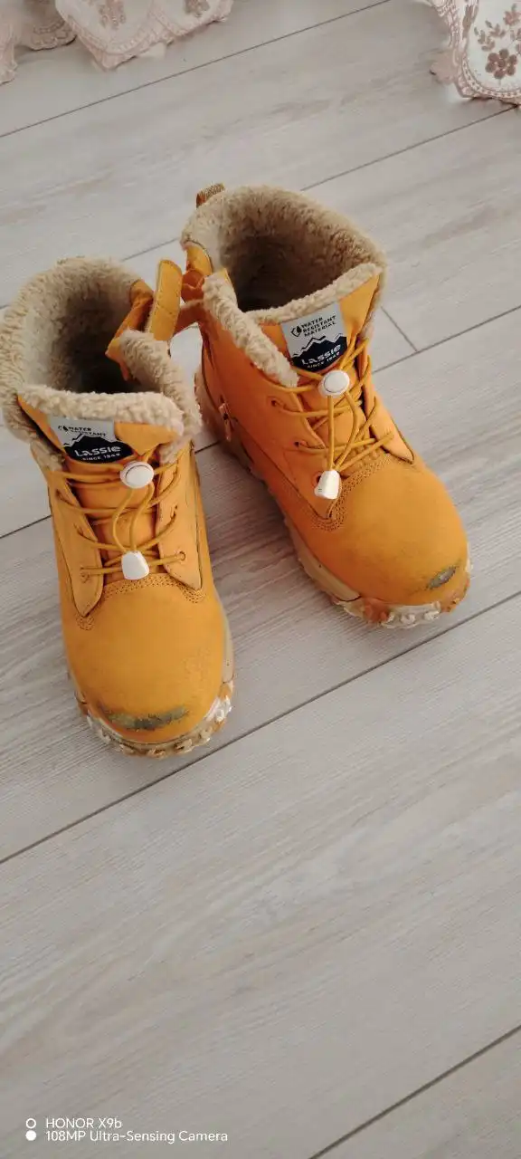 Продам зимнюю одежду и обувь для детей