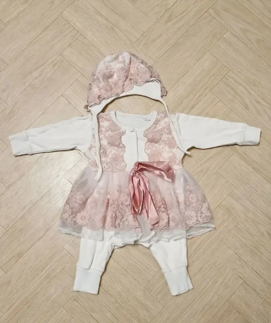 Боди-платье и чепчик для крещения - Брюки в Химки