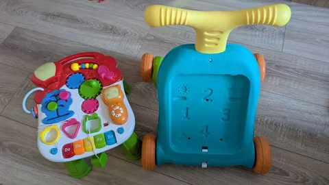 Детский центр три в одном: Каталка/бизиборд/стол музыкальный - частное объявление в Химки