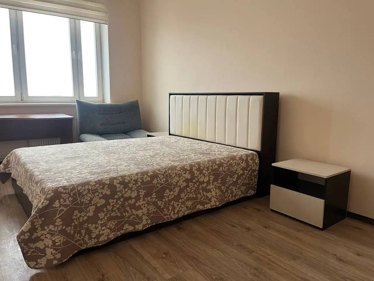 Продажа набора мебели для спальни с кроватью и тумбами - Мебель (Для дома и дачи) в Химки