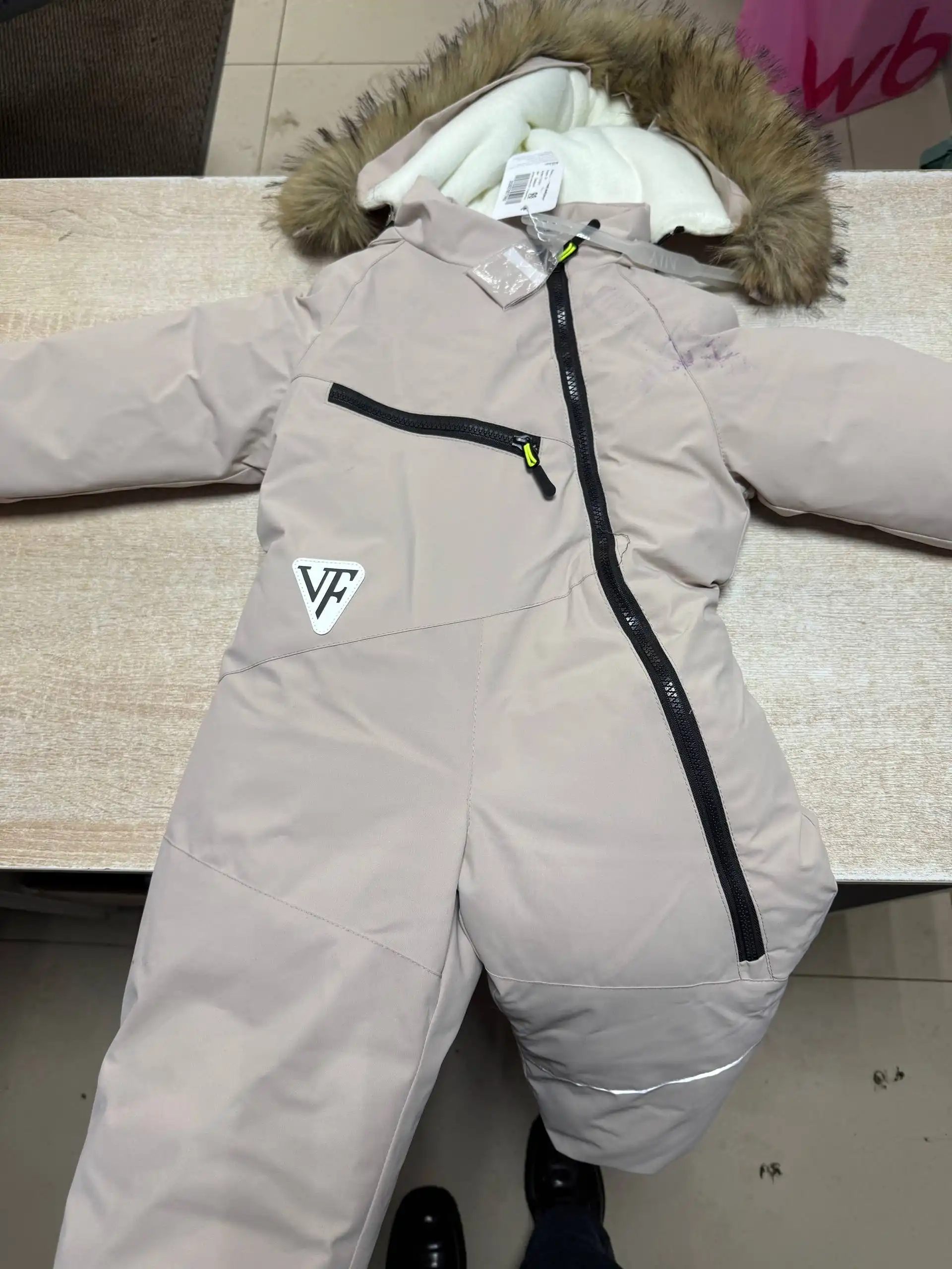 Продам новый комбинезон с дефектом - Одежда в Химки