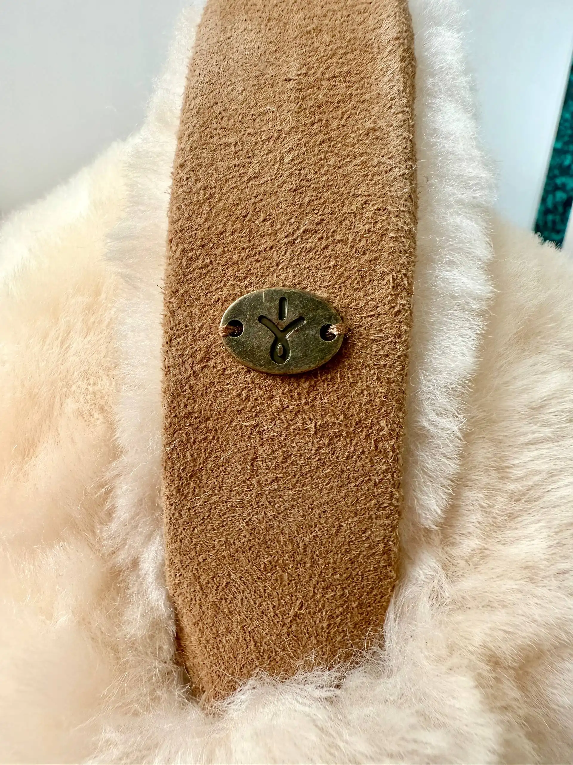 Новые женские наушники EMU Australia из натурального меха - Аудиотехника (Электроника) в Химки