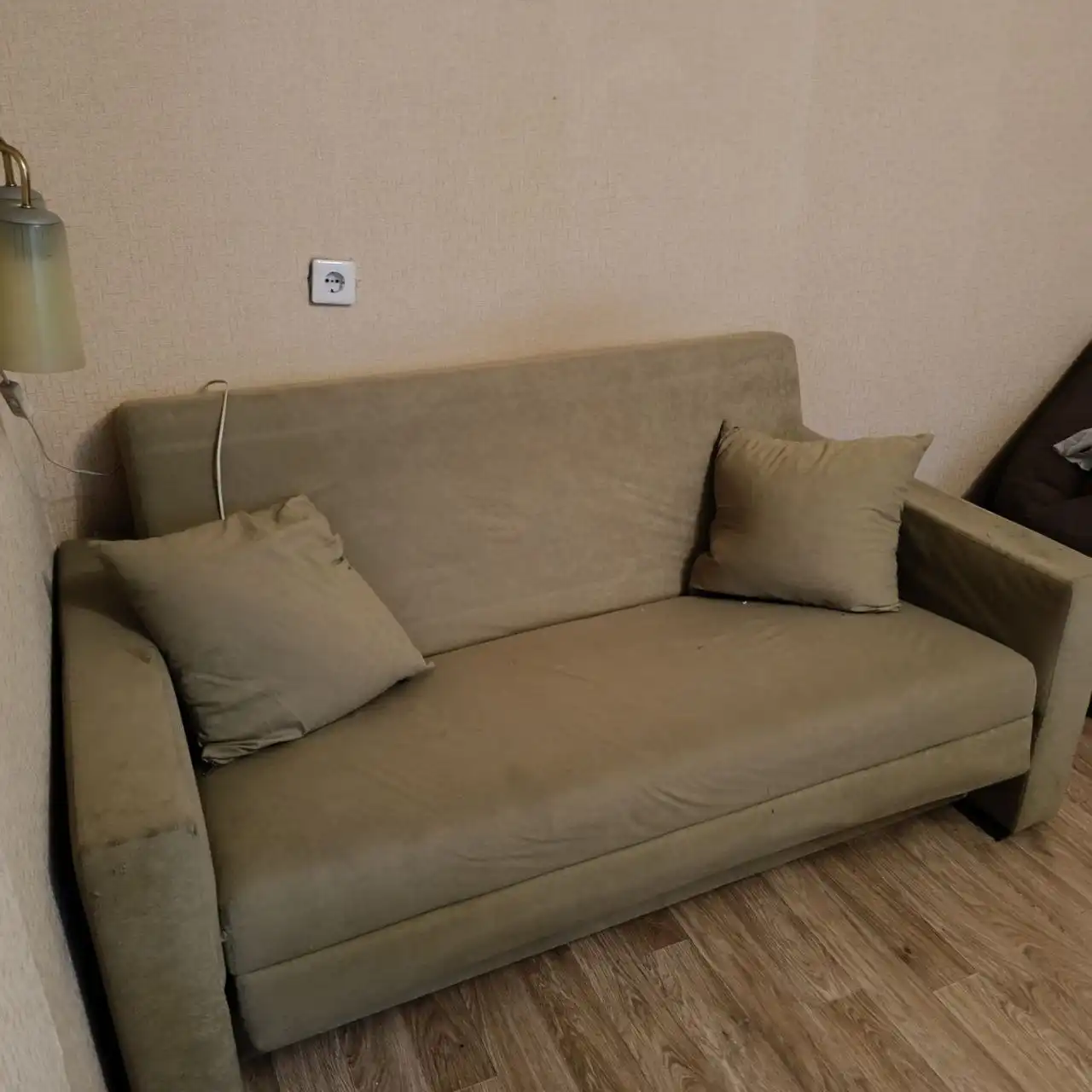Диван раскладной с потёртостями, рабочий механизм - Мебель (Для дома и дачи) в Химки