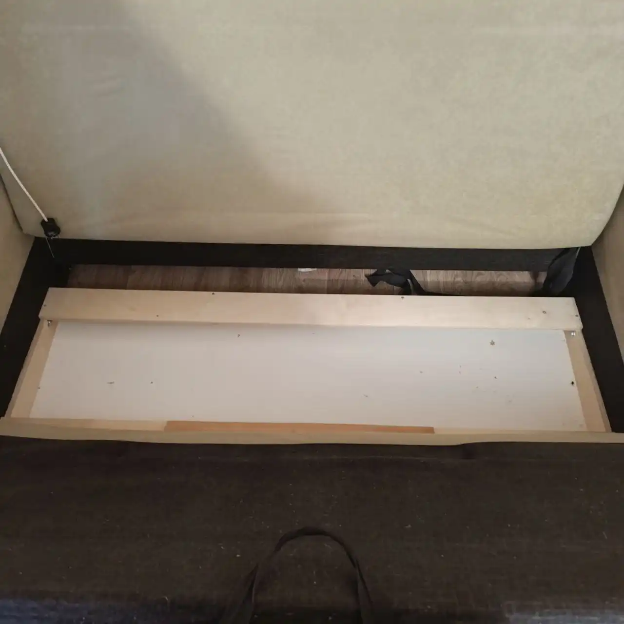 Диван раскладной с потёртостями, рабочий механизм - Мебель (Для дома и дачи) в Химки