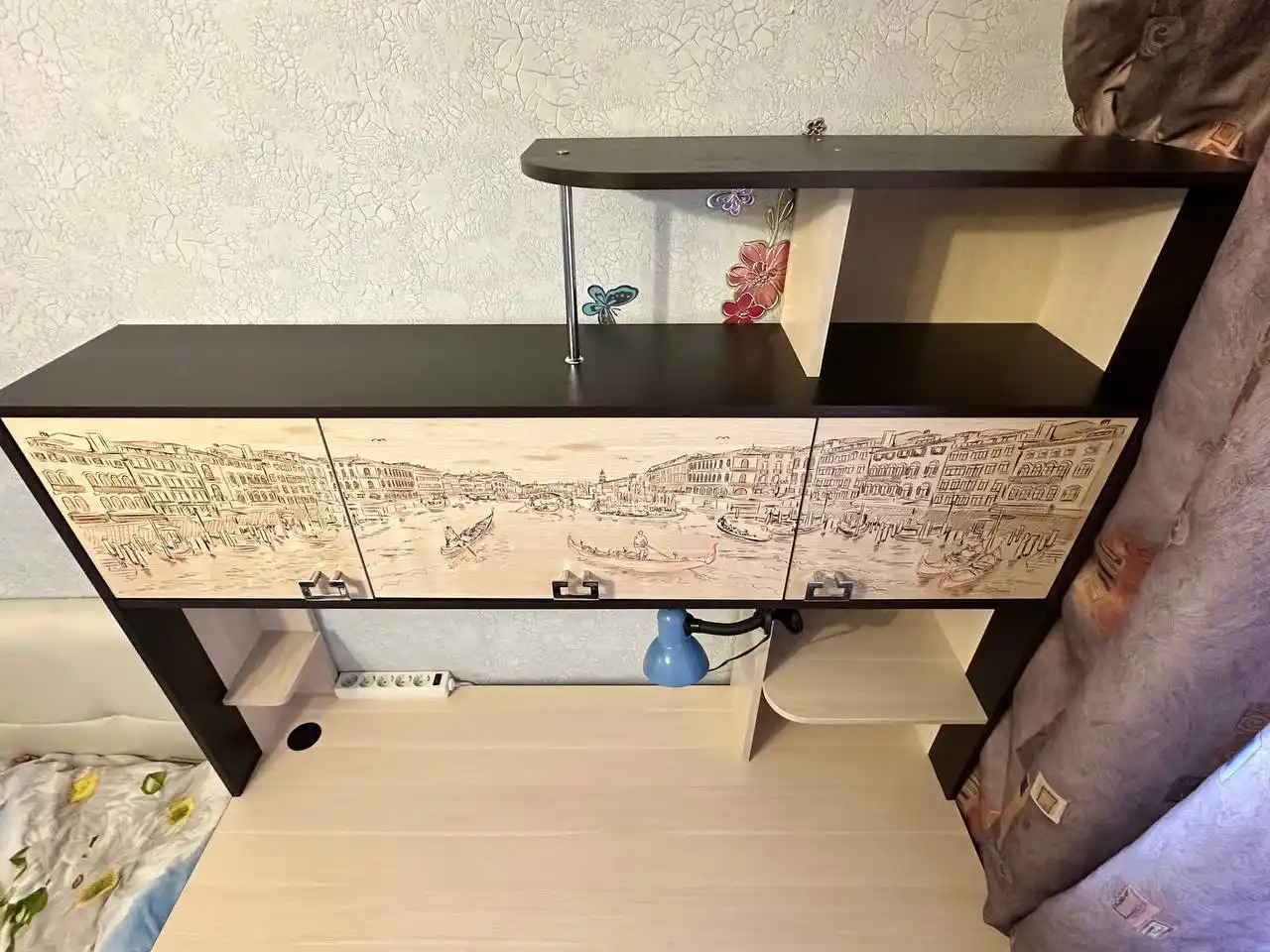 Письменный стол с рисунком Венеции