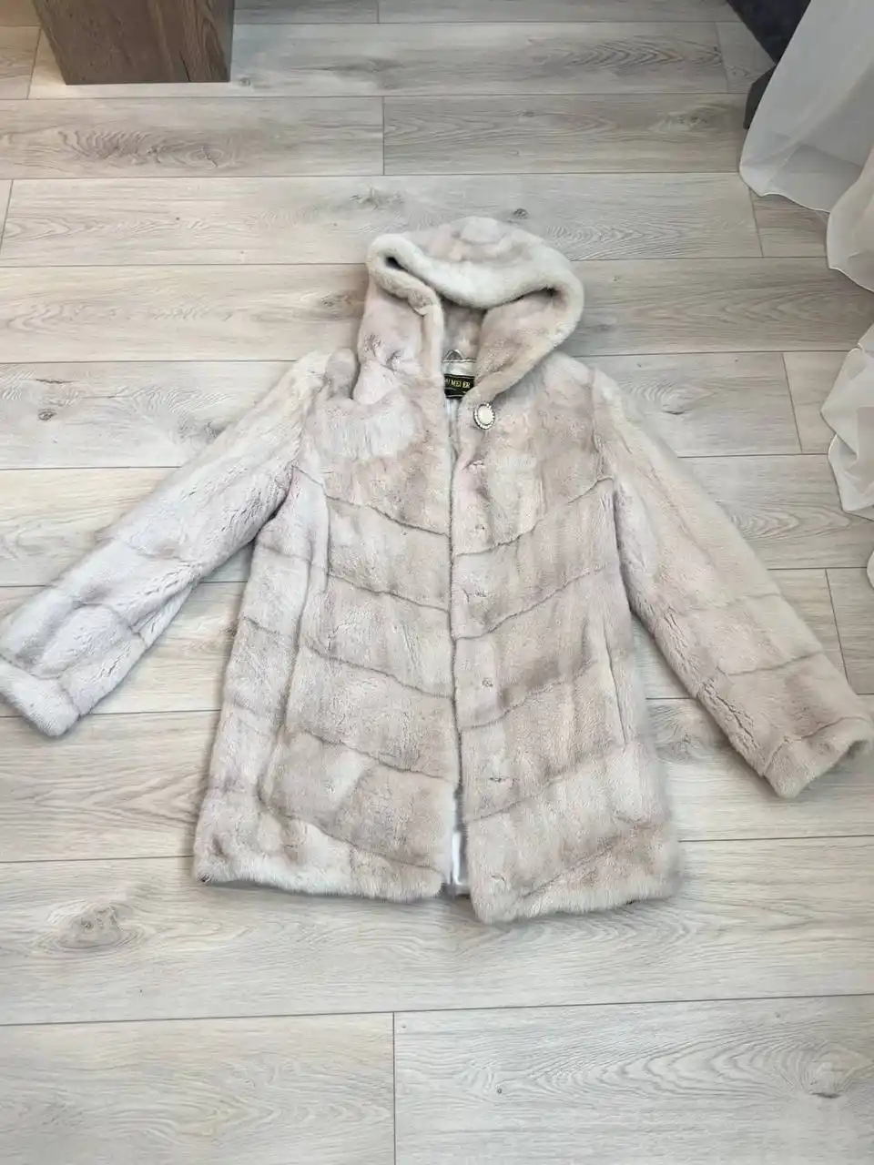 Продам норковую шубу с капюшоном - Одежда в Владивосток