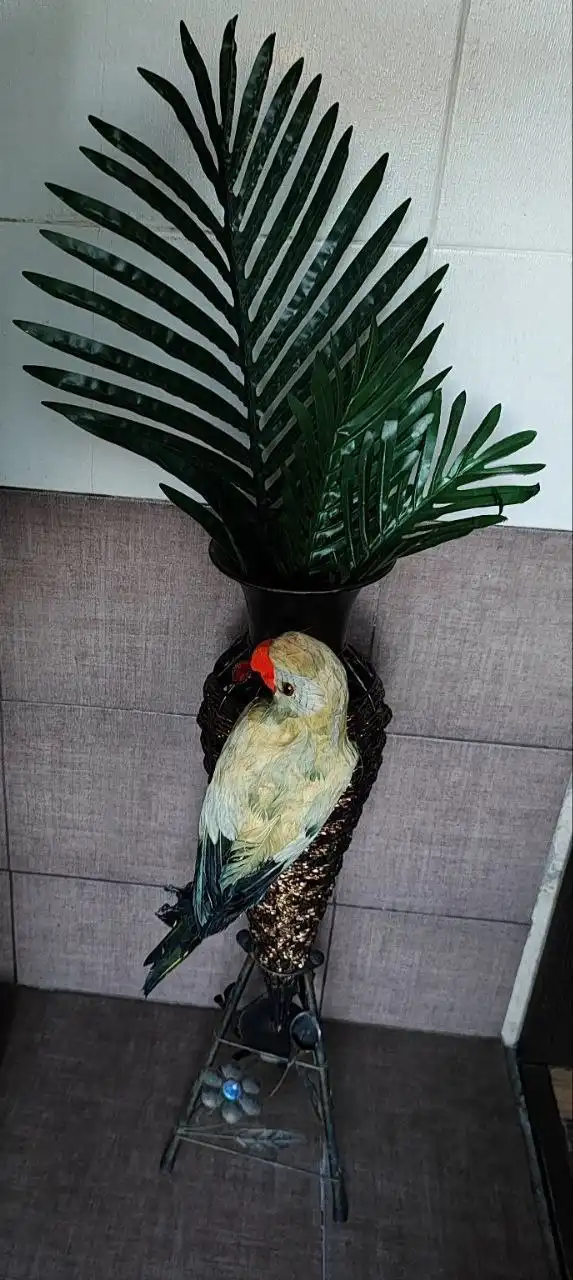 Ваза с попугаем для декора
