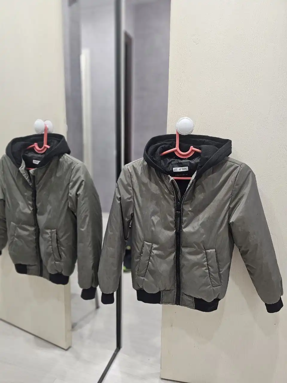 Куртка бомбер с трикотажным капюшоном Глория Джинс