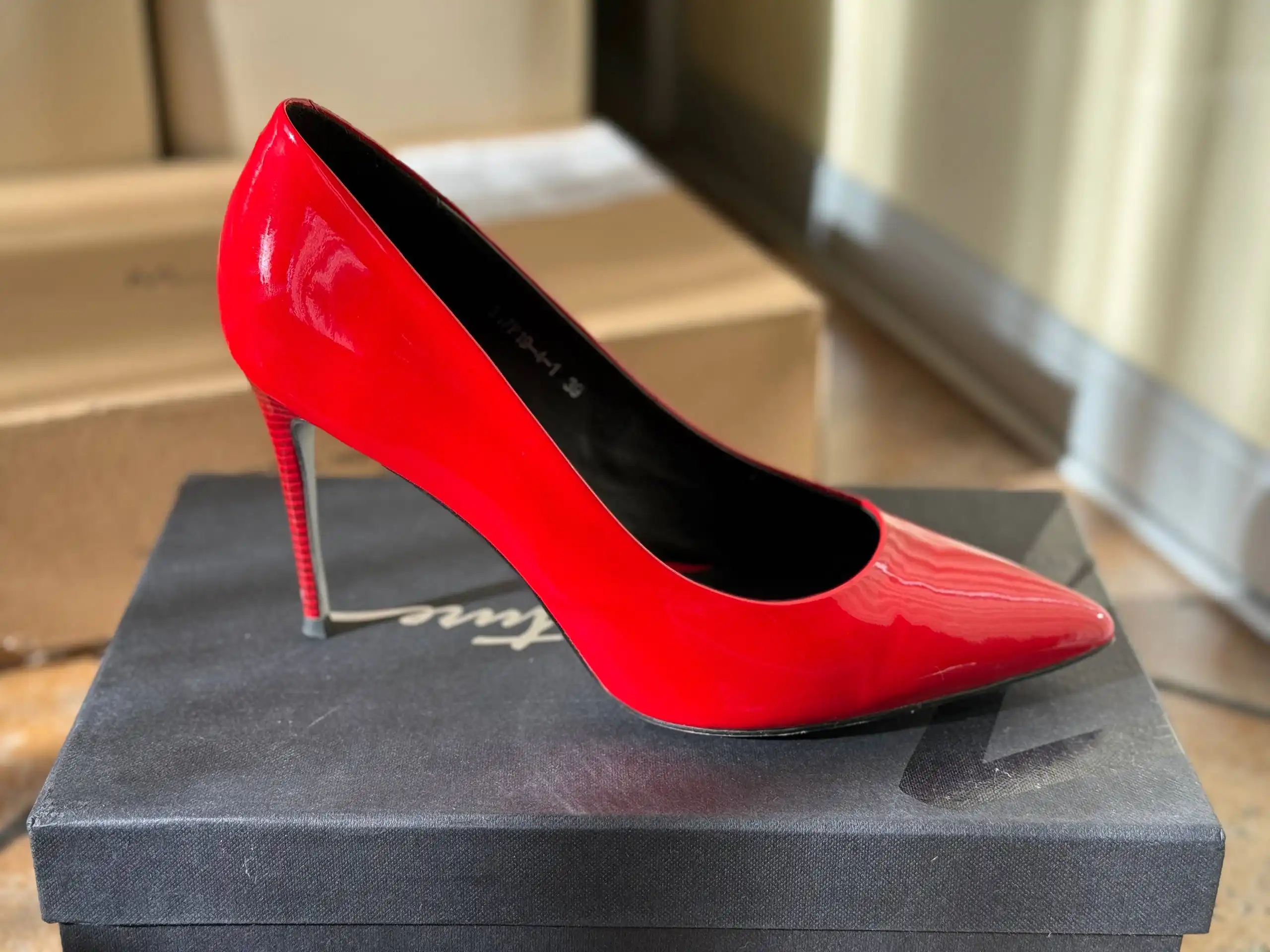 Продам женскую обувь б/у 39 размера