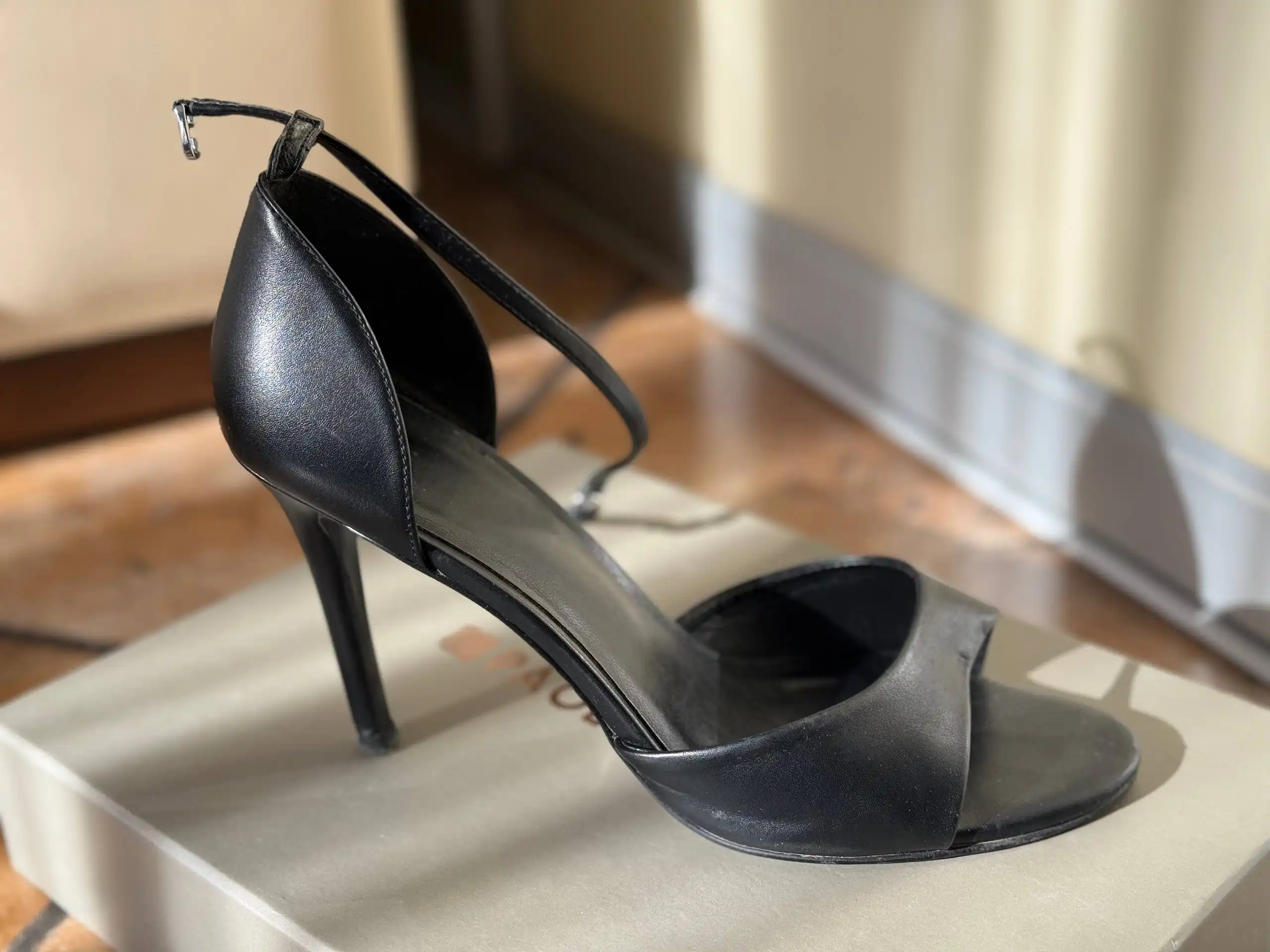 Продам женскую обувь б/у 39 размера