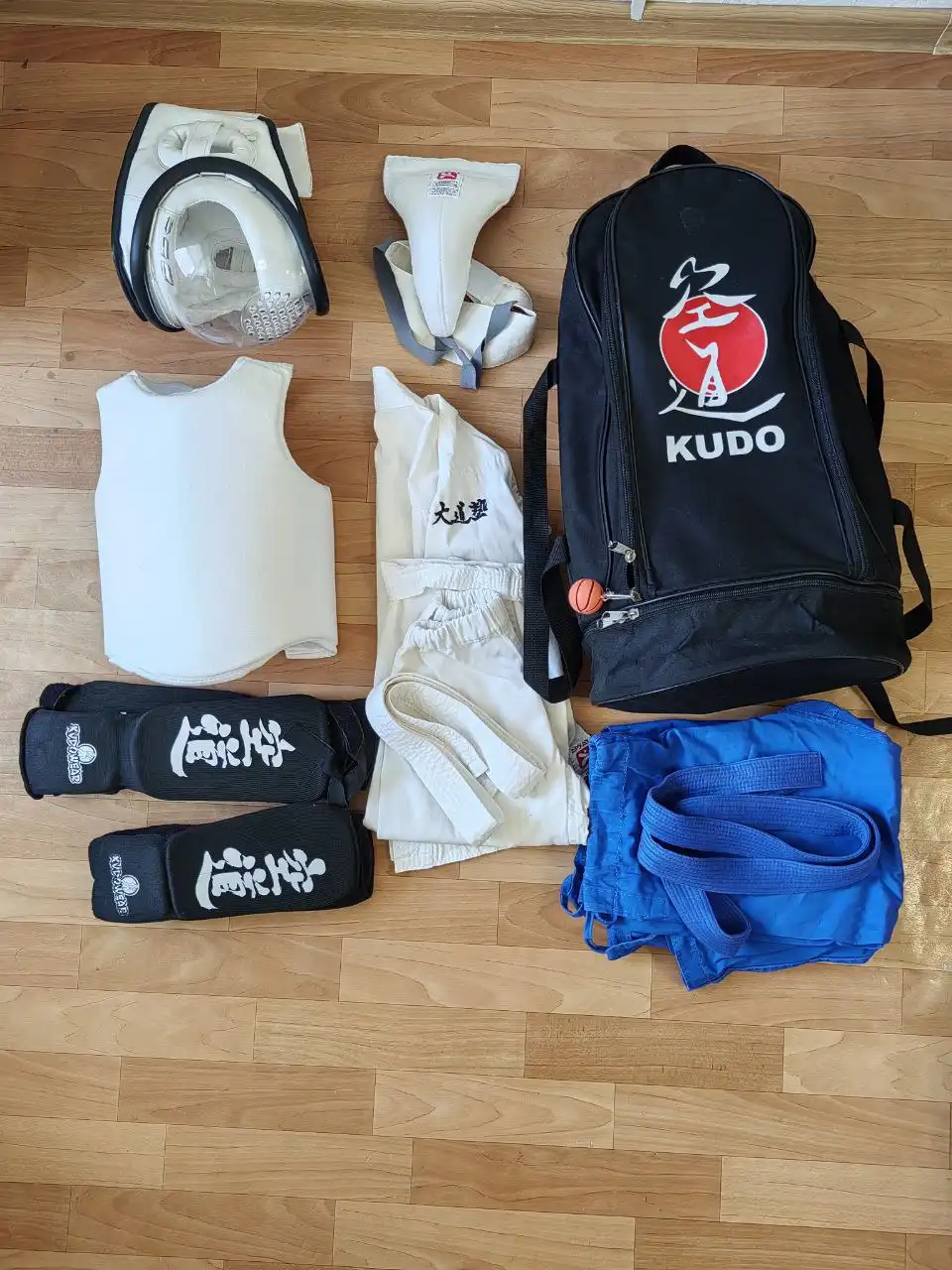 Комплект для Кудо: кимоно белое и синее