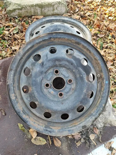 Диски 4 дырки 100 R15 - Запчасти в Владивосток