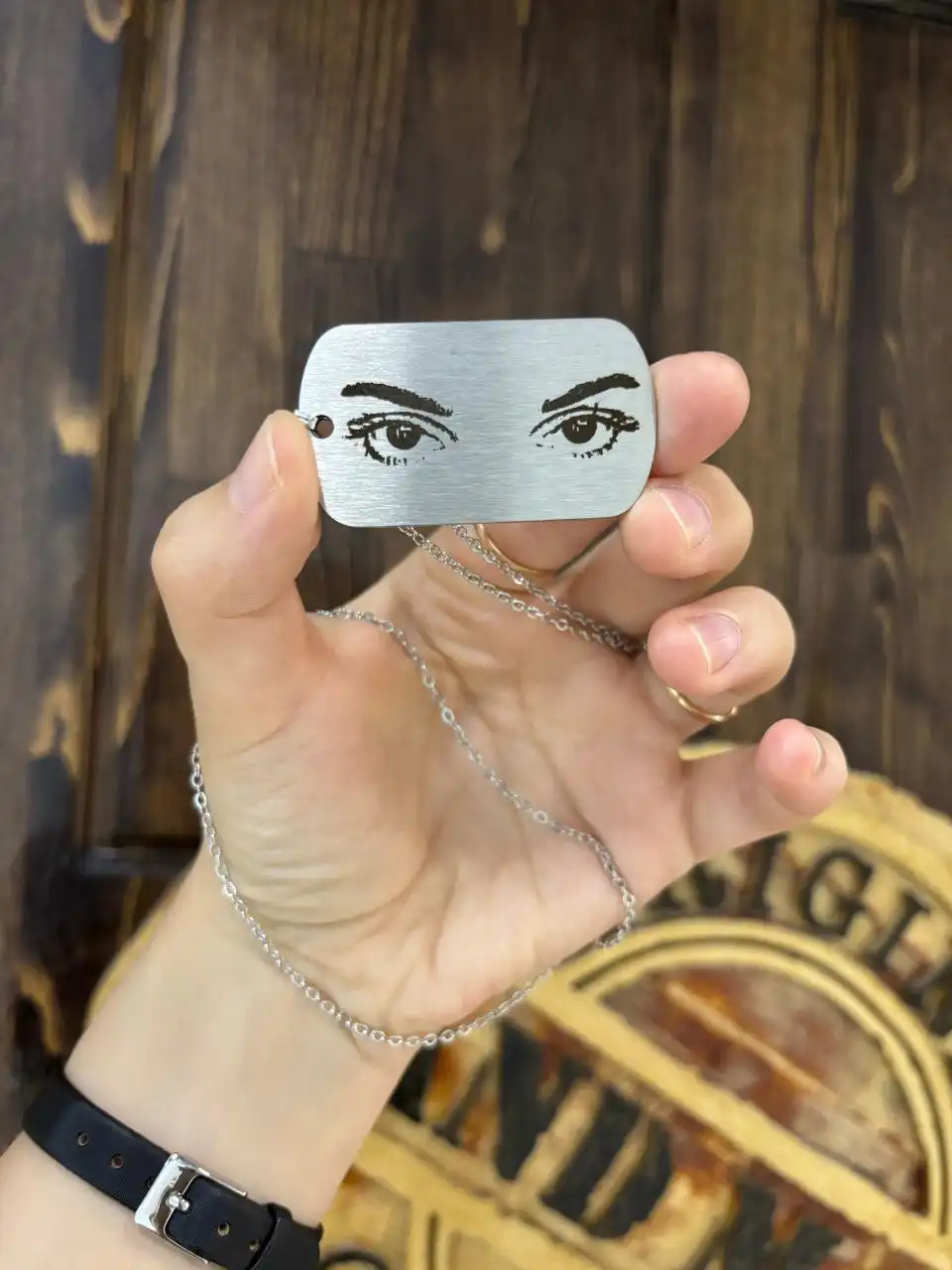 Лазерная гравировка на ювелирных жетонах