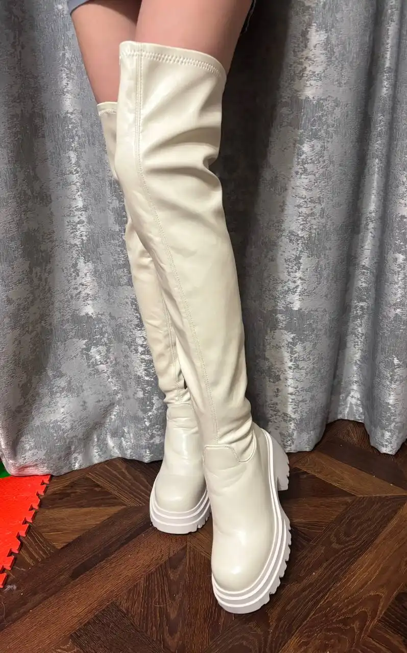 Продам бежевые сапоги-ботфорты для образа Снегурочки