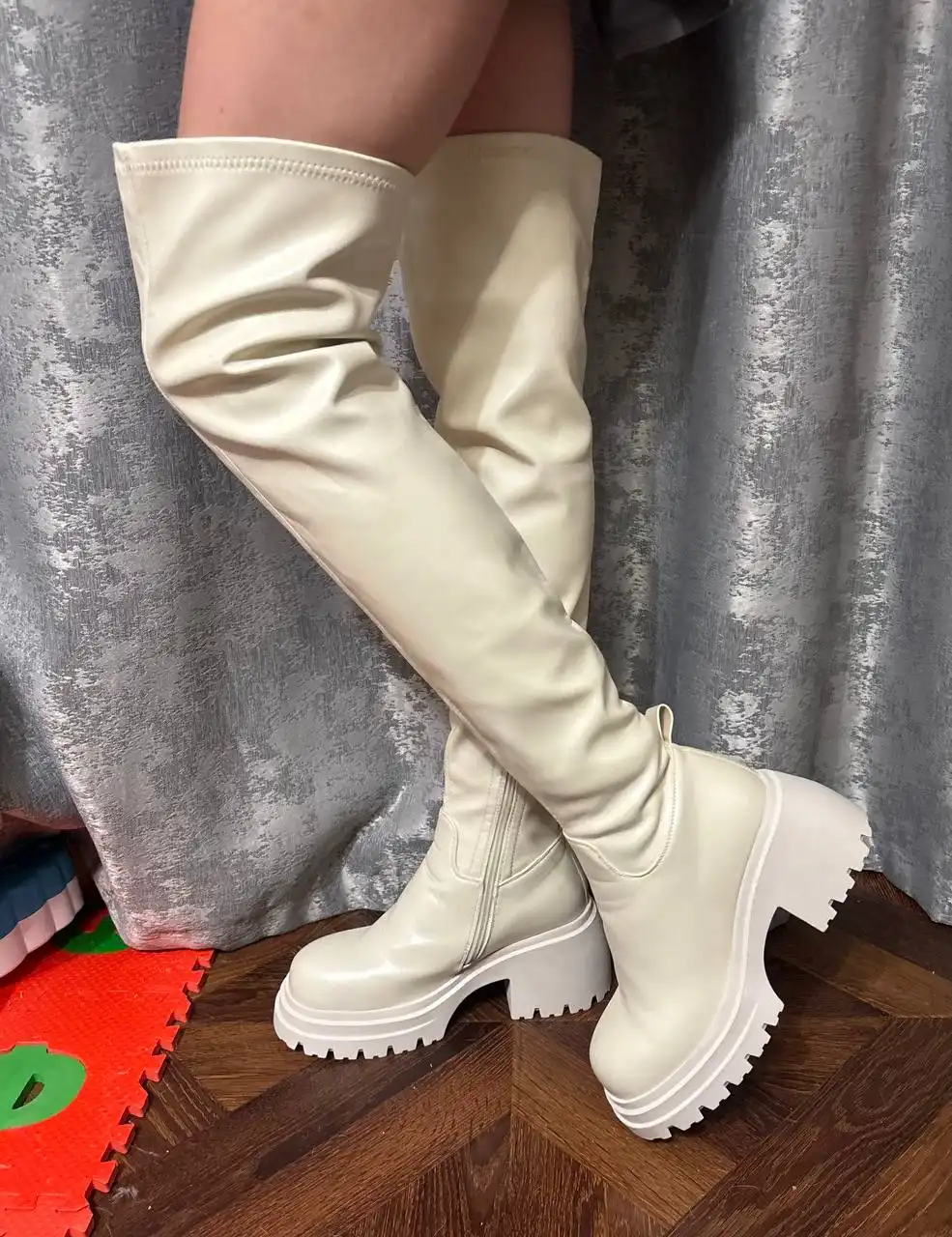 Продам бежевые сапоги-ботфорты для образа Снегурочки