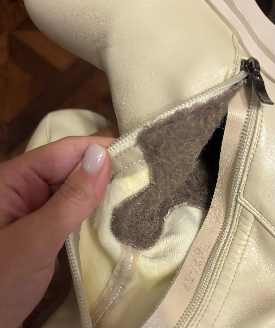 Продам бежевые сапоги-ботфорты для образа Снегурочки