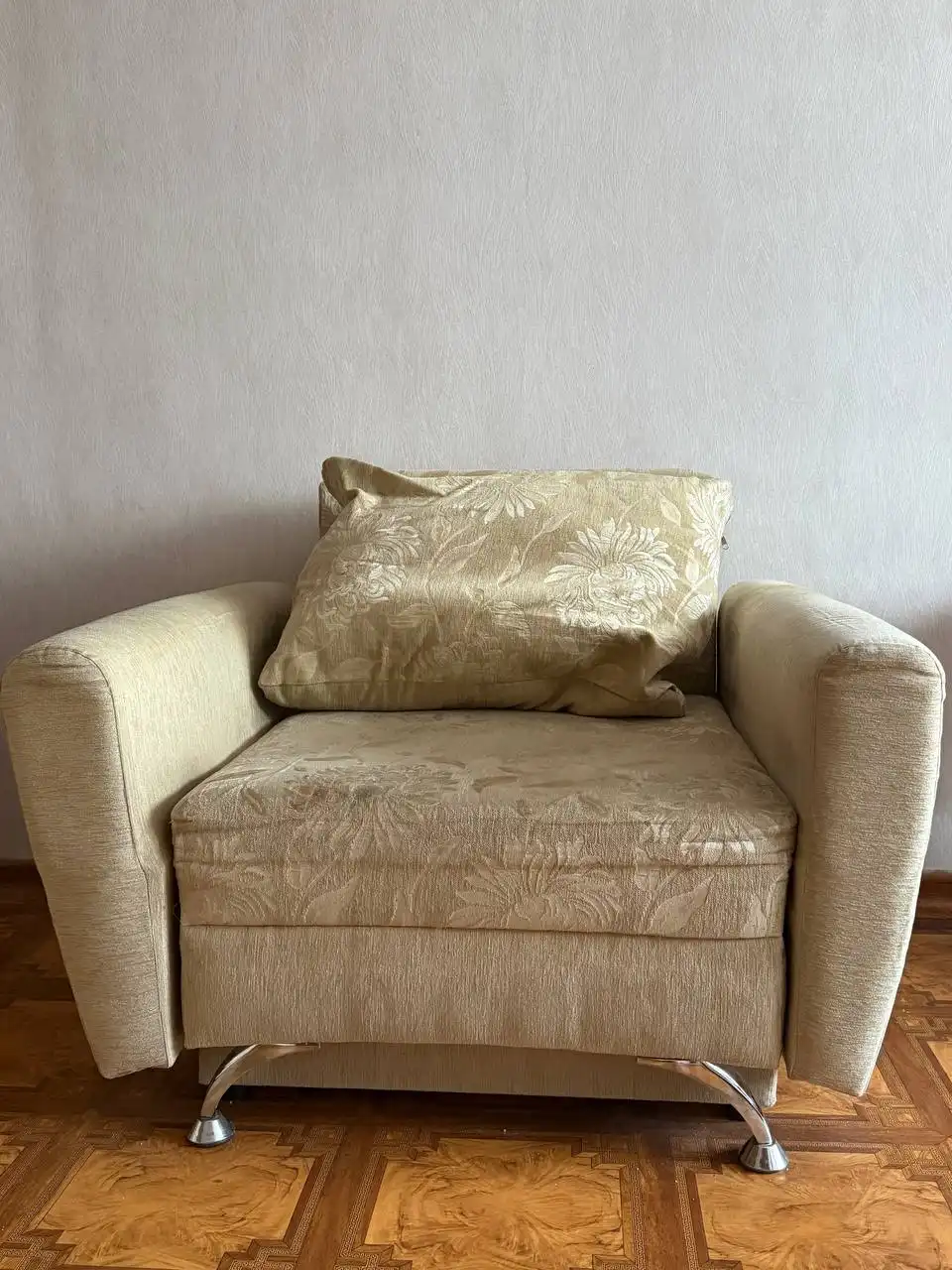 Диван и кресло для хранения вещей