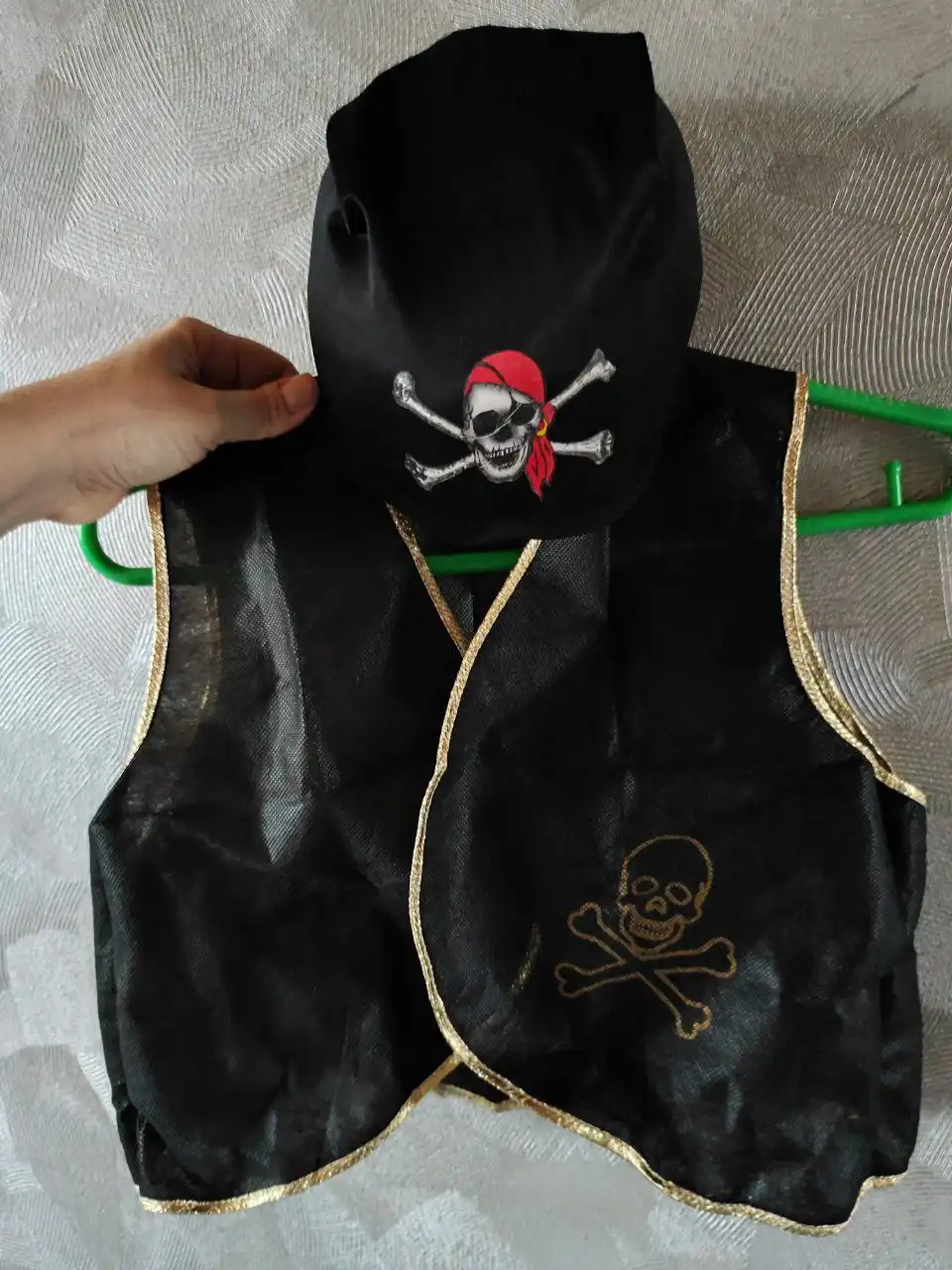 Жилетка и головной убор пирата на 3-6 лет