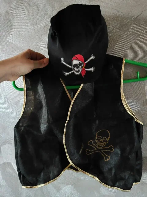 Жилетка и головной убор пирата на 3-6 лет - частное объявление в Владивосток