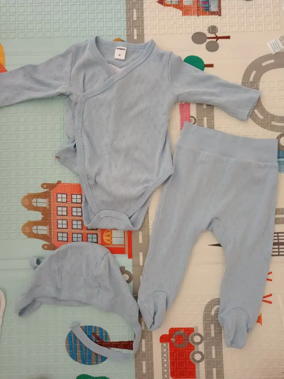 Детская одежда 62 размера и горка для купания