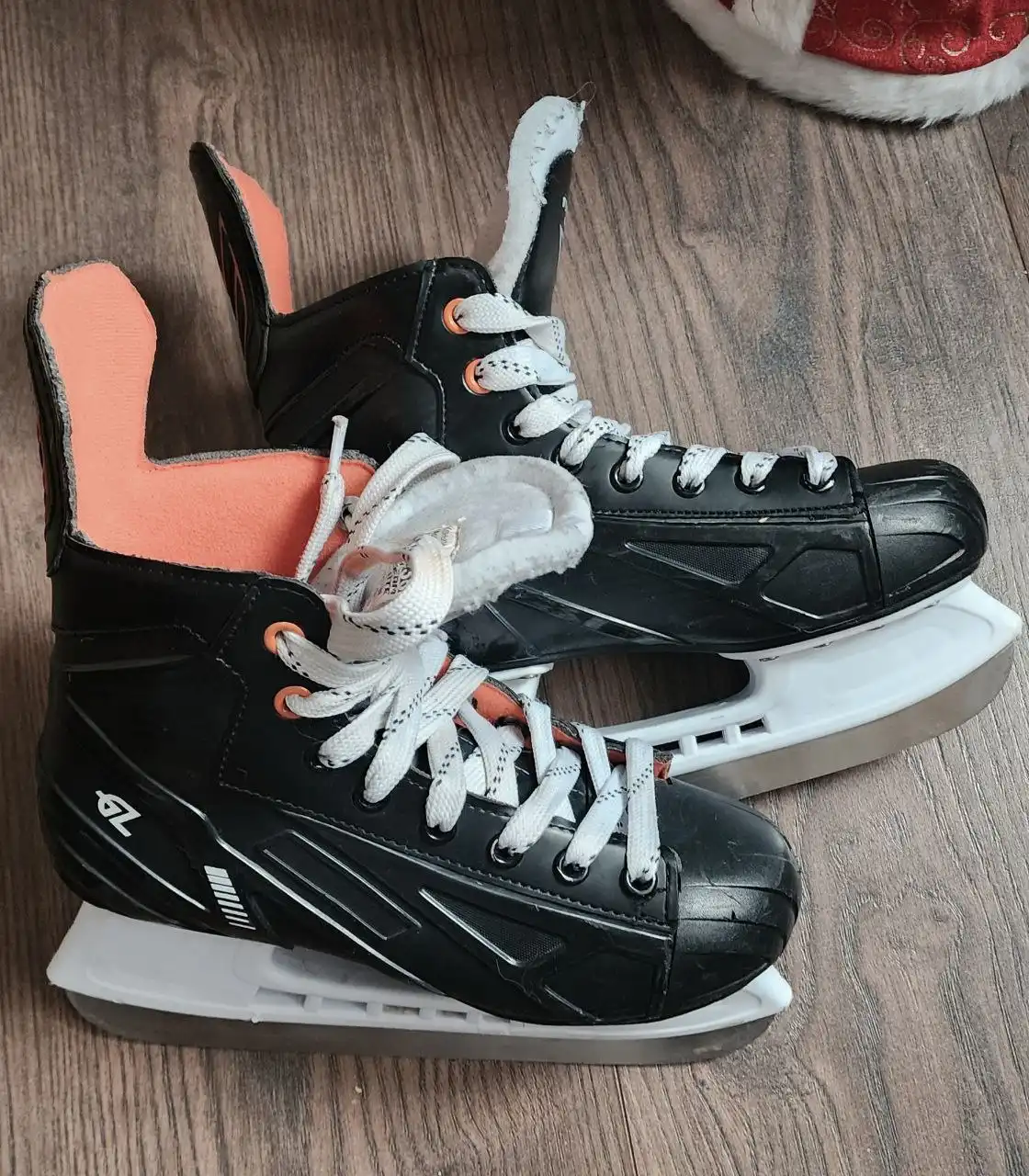 Продам коньки хоккейные