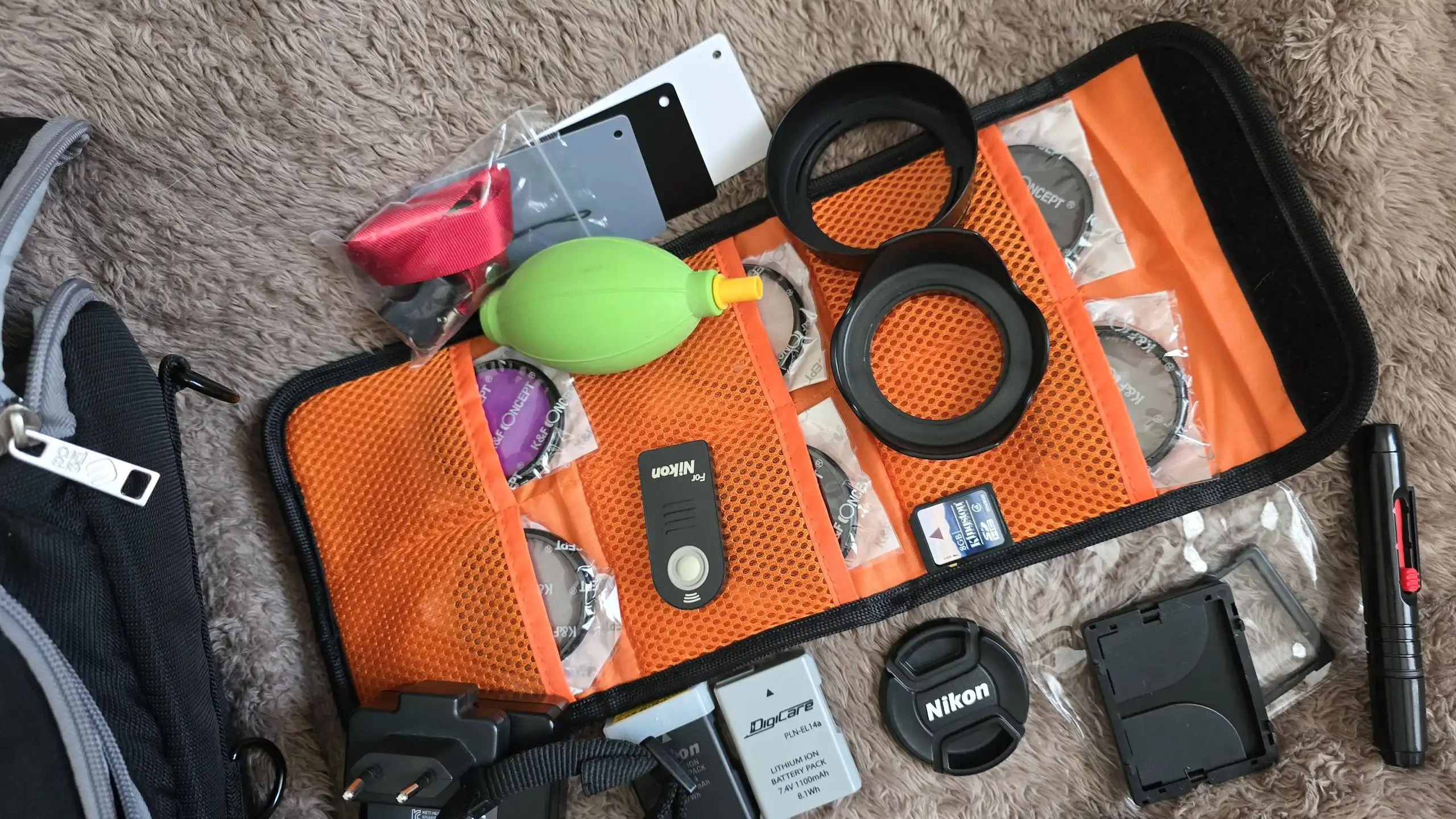 Продам Nikon D3200 с комплектом аксессуаров - Фототехника (Электроника) в Владивосток