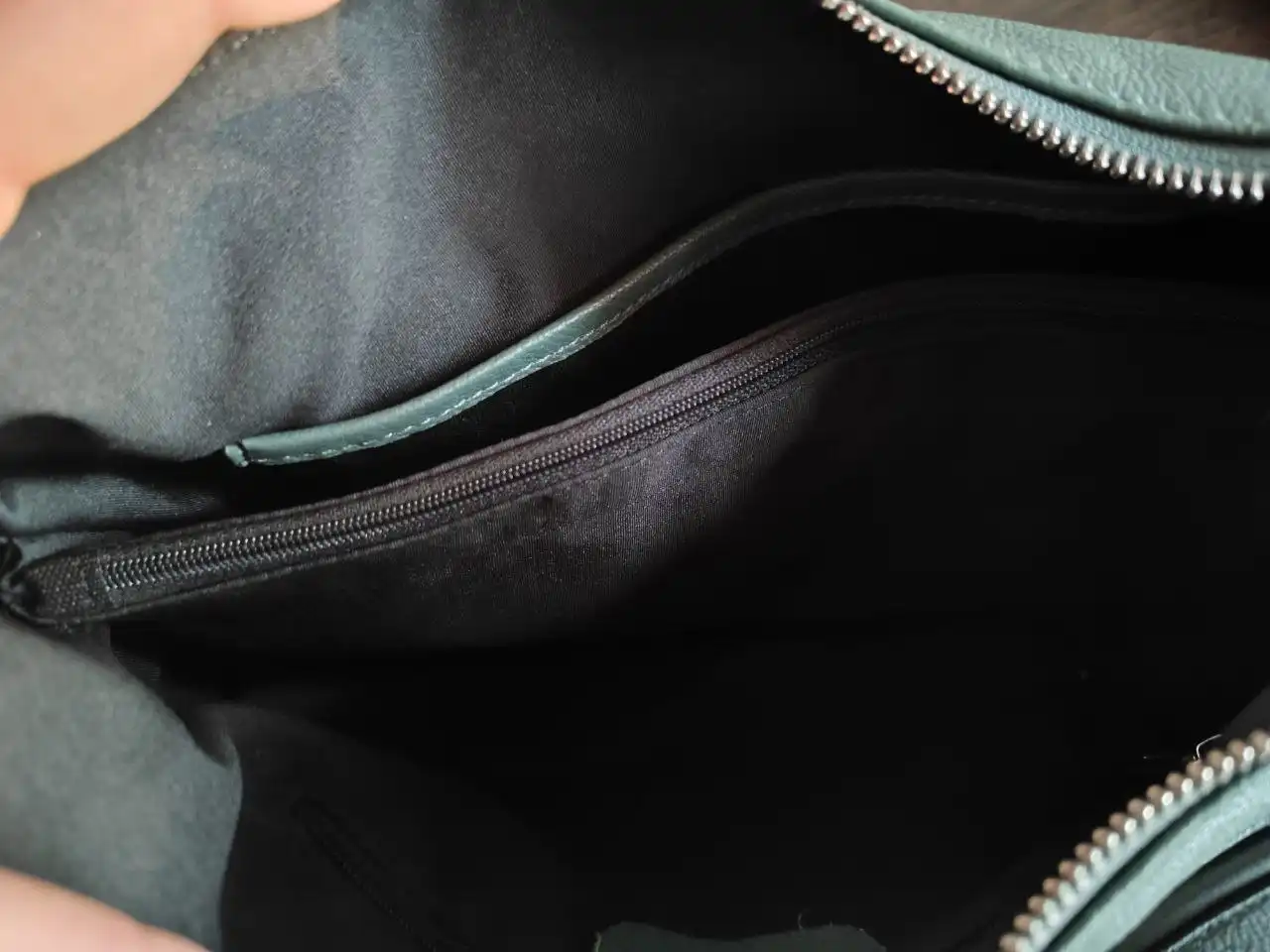 Кожаная сумка с потёртостями - Сумки (Барахолка) в Владивосток