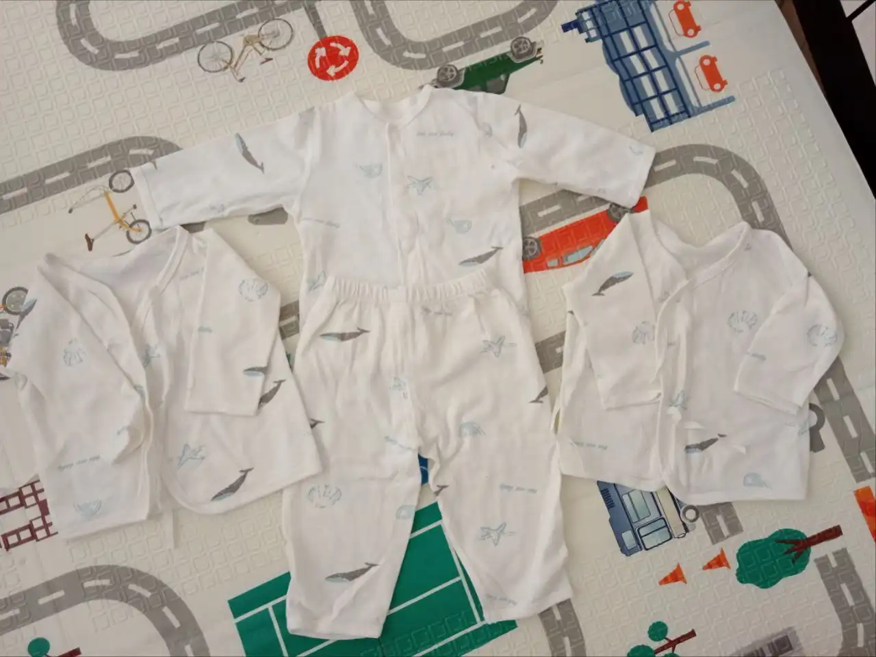 Продажа детской одежды и горки для купания - Одежда и аксессуары (Товары для детей) в Владивосток