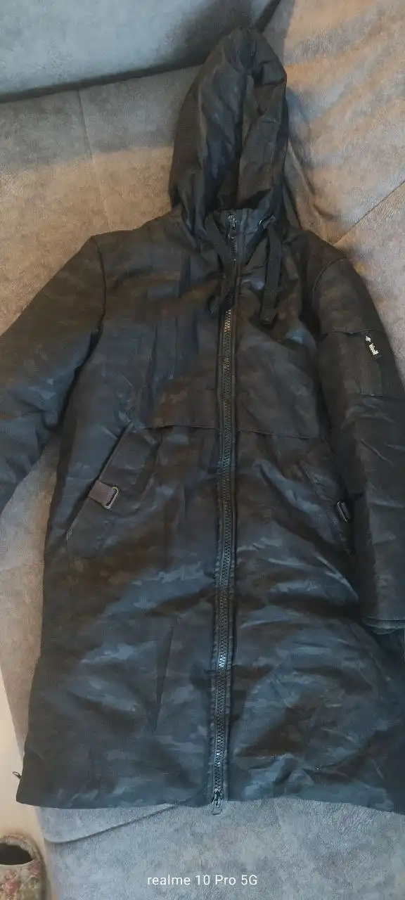 Продам пуховик демисезонный и ролики - Одежда в Владивосток