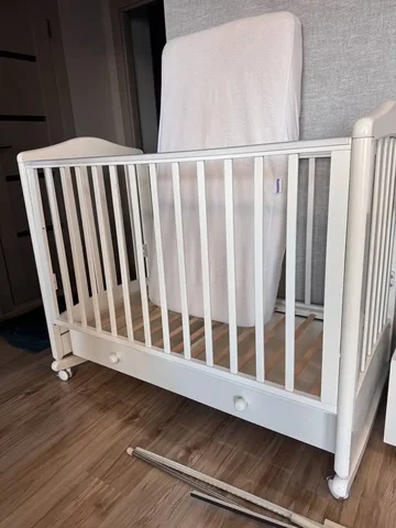 Кроватка, матрас и наматрасник - Школьные принадлежности в Владивосток