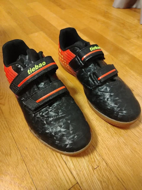 Продам бутсы детские - DVD диски в Владивосток