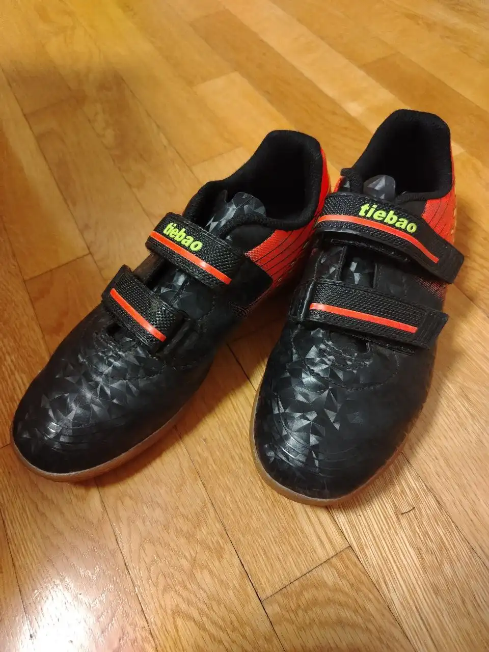 Продам бутсы детские - Спортивные товары (Барахолка) в Владивосток