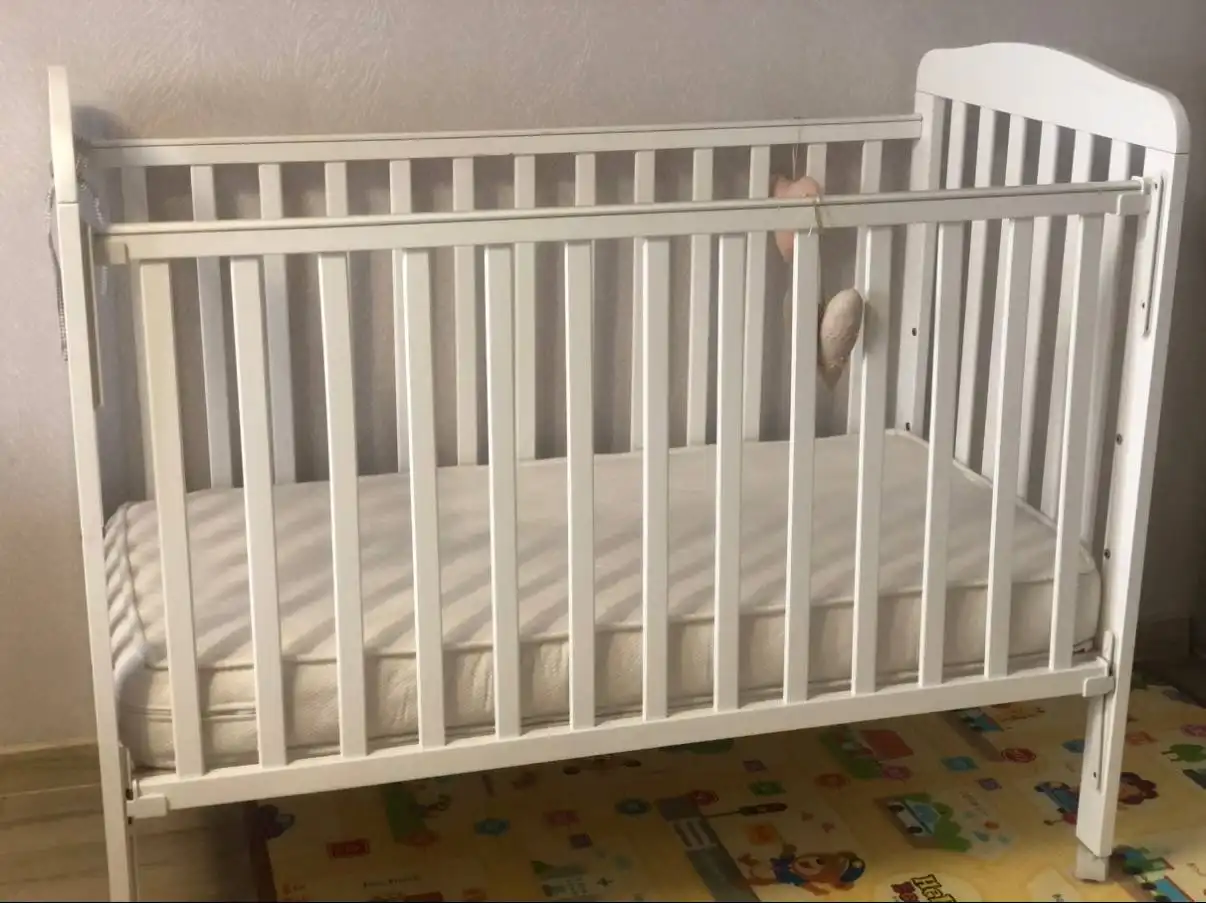 Продам детскую кроватку с матрасом из массива сосны - Детская мебель (Товары для детей) в Владивосток