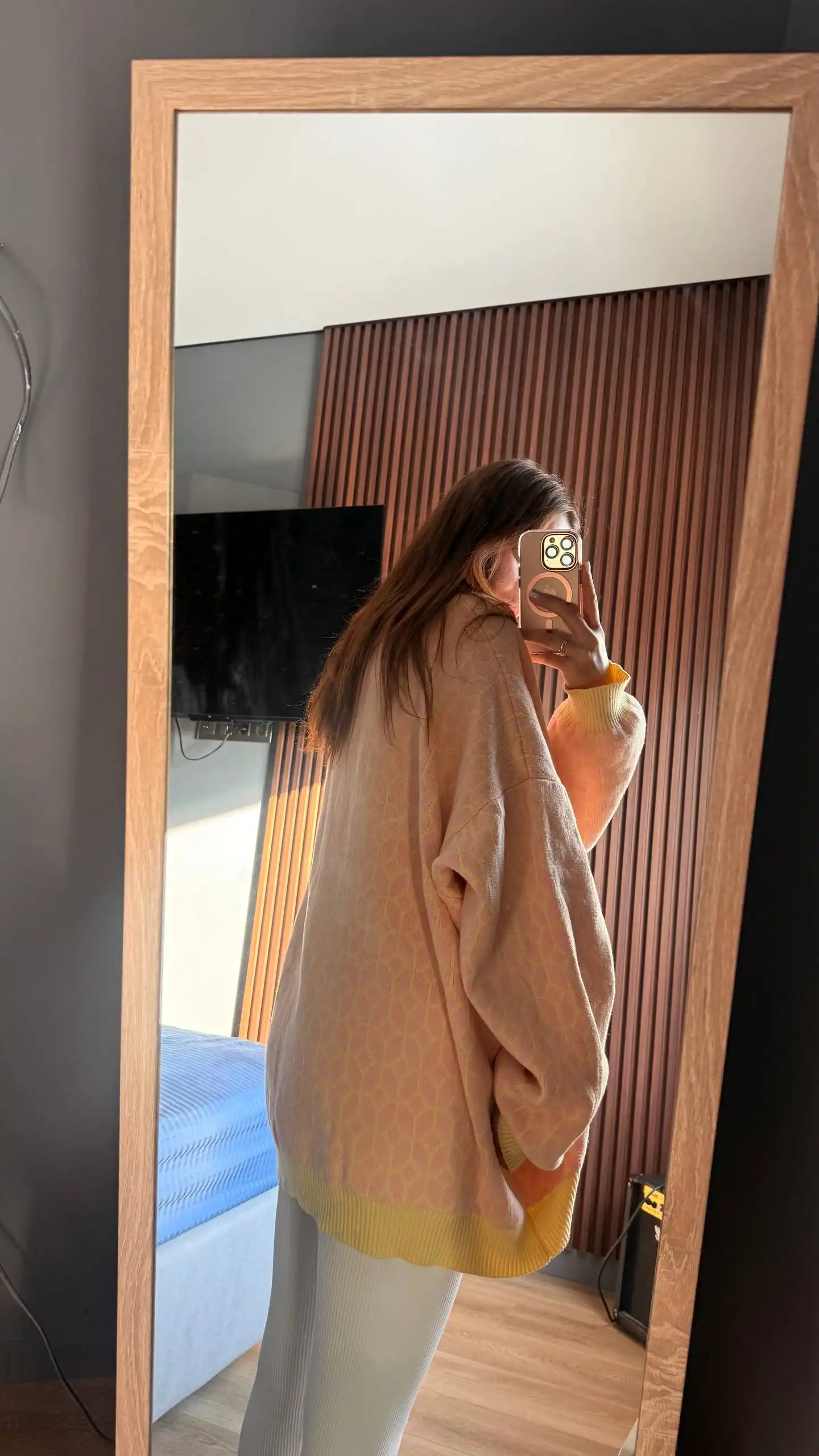 Свитер Monochrome в отличном состоянии - Свитеры (Одежда) в Владивосток