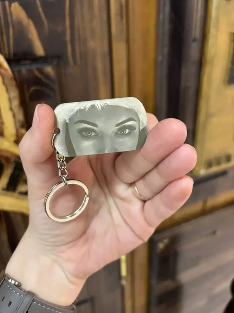 Гравировка на кулонах и жетонах из ювелирной стали - DVD диски в Владивосток