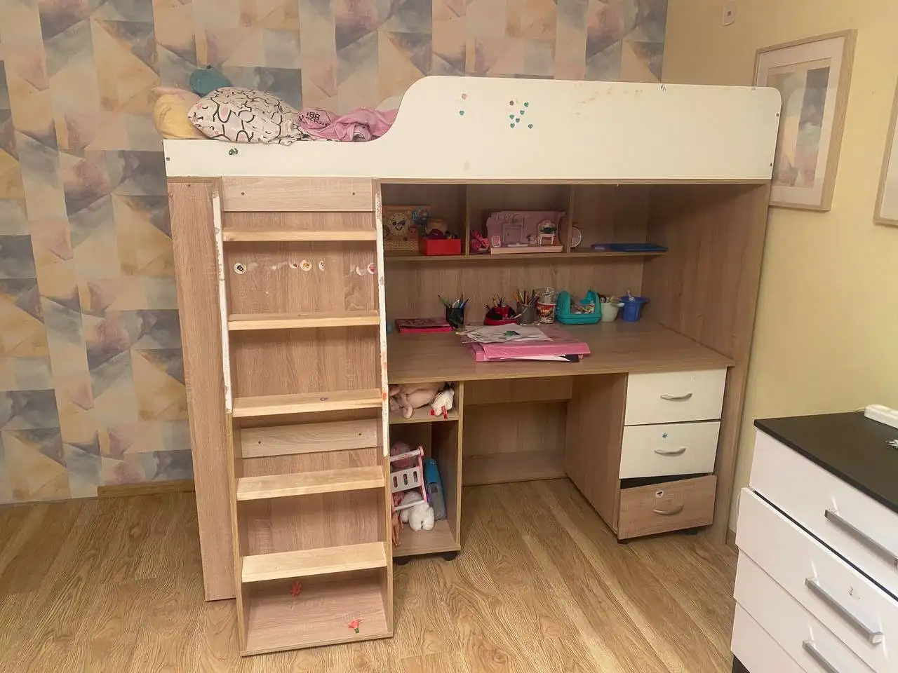 Кровать-чердак с шкафом для вещей - Мебель (Барахолка) в Владивосток