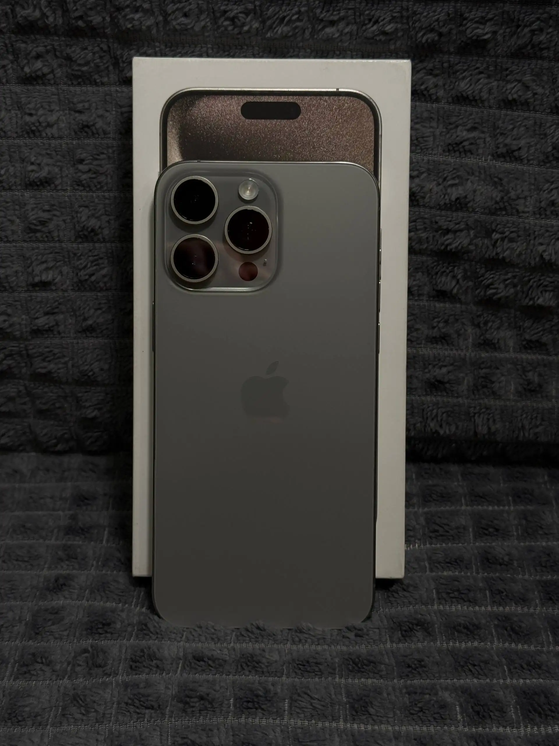 iPhone 15 Pro Max 512 ГБ в отличном состоянии - Смартфоны (Электроника) в Владивосток