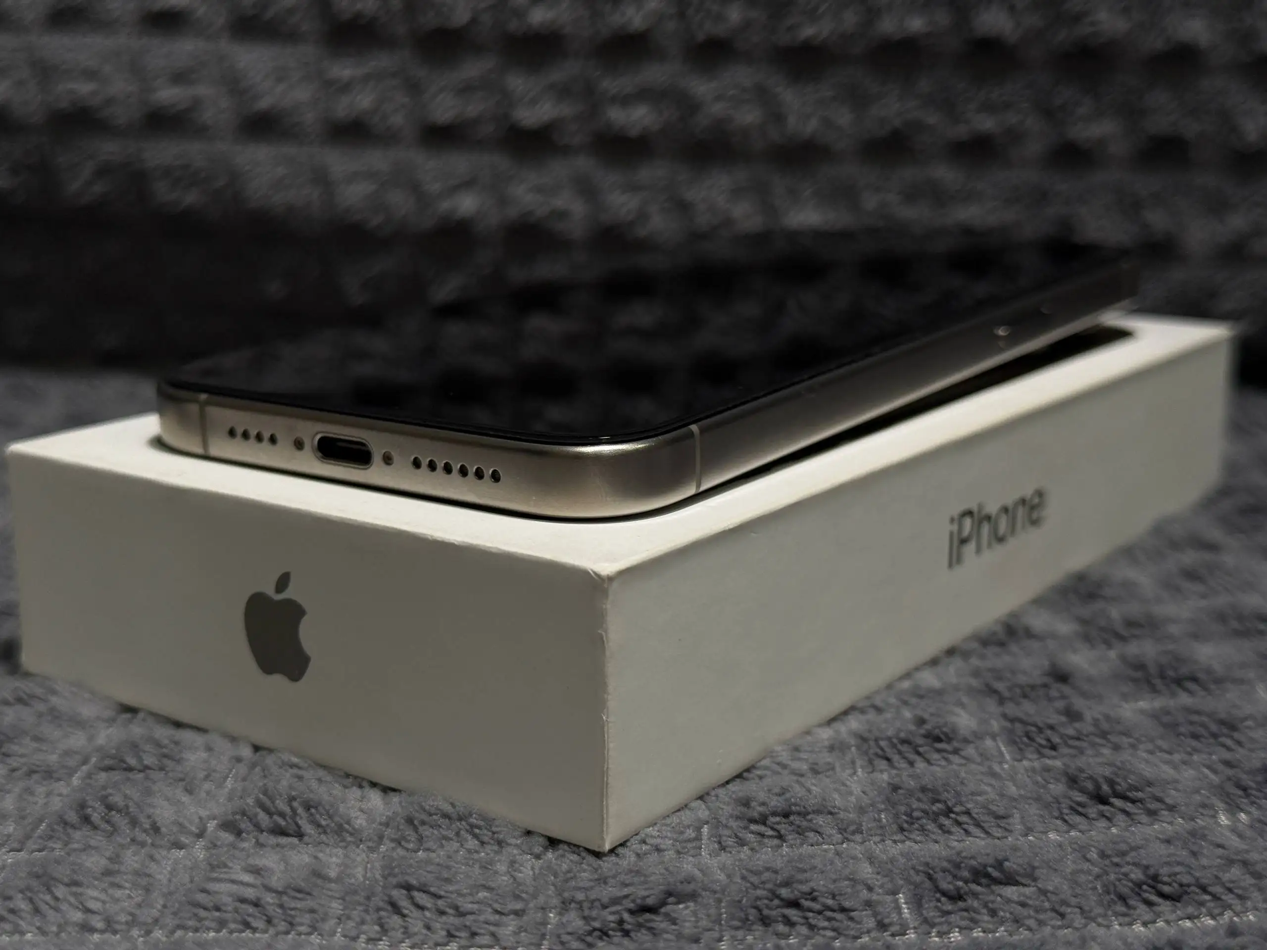 iPhone 15 Pro Max 512 ГБ в отличном состоянии - Смартфоны (Электроника) в Владивосток