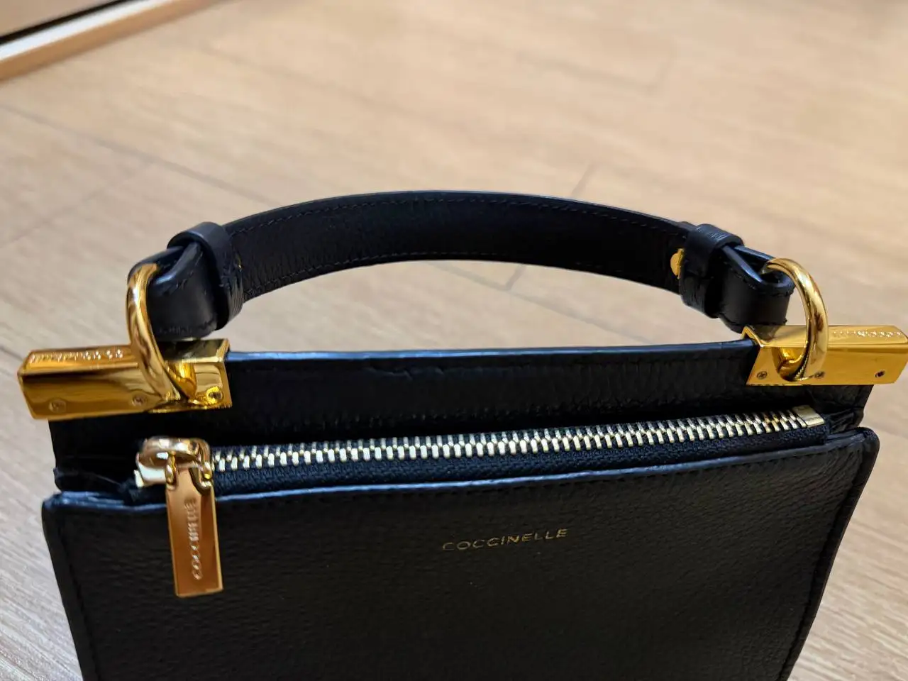 Продам сумку Coccinelle - Сумки (Барахолка) в Владивосток