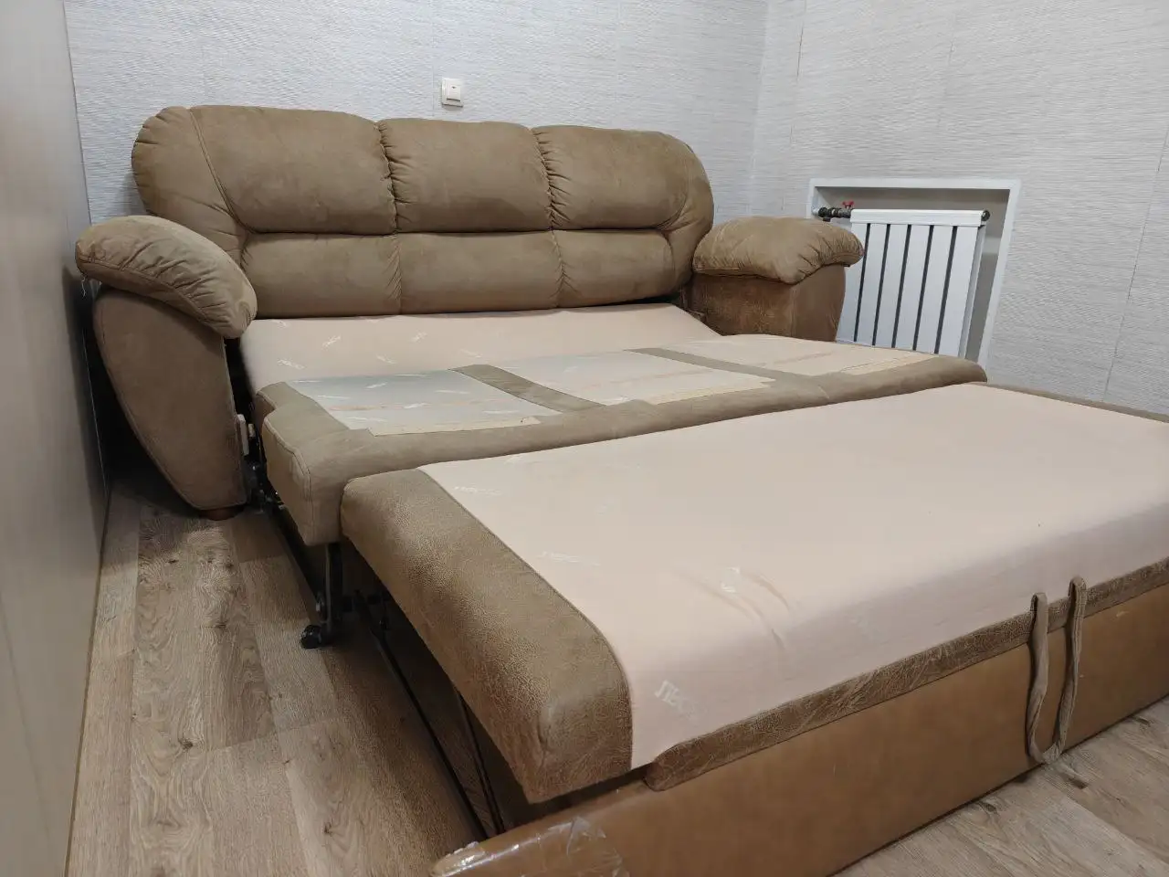 Диван и кресло б/у - Мебель (Барахолка) в Владивосток