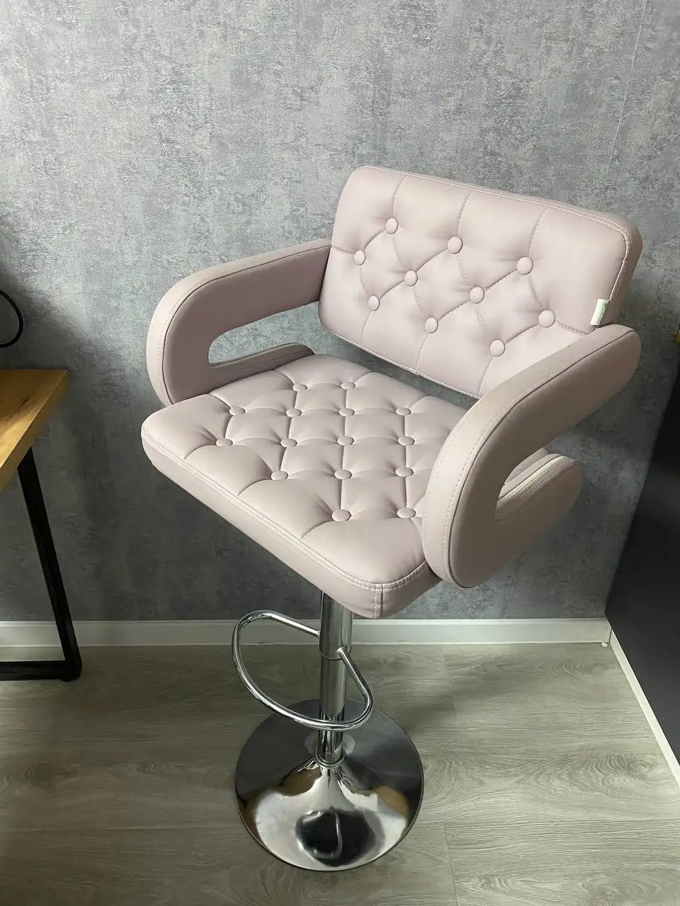 Продам барный стул в идеальном состоянии - Мебель (Барахолка) в Владивосток