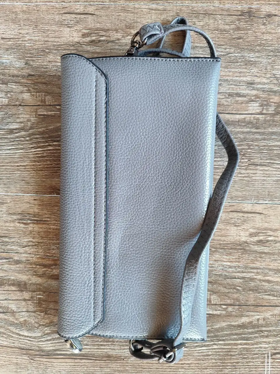 Клатч практически новый с сменными ручками - Барахолка в Владивосток