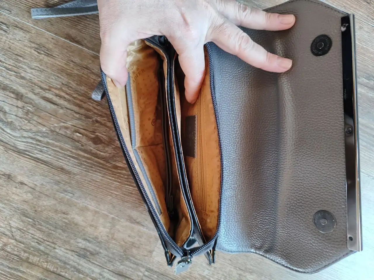 Клатч практически новый с сменными ручками - Барахолка в Владивосток