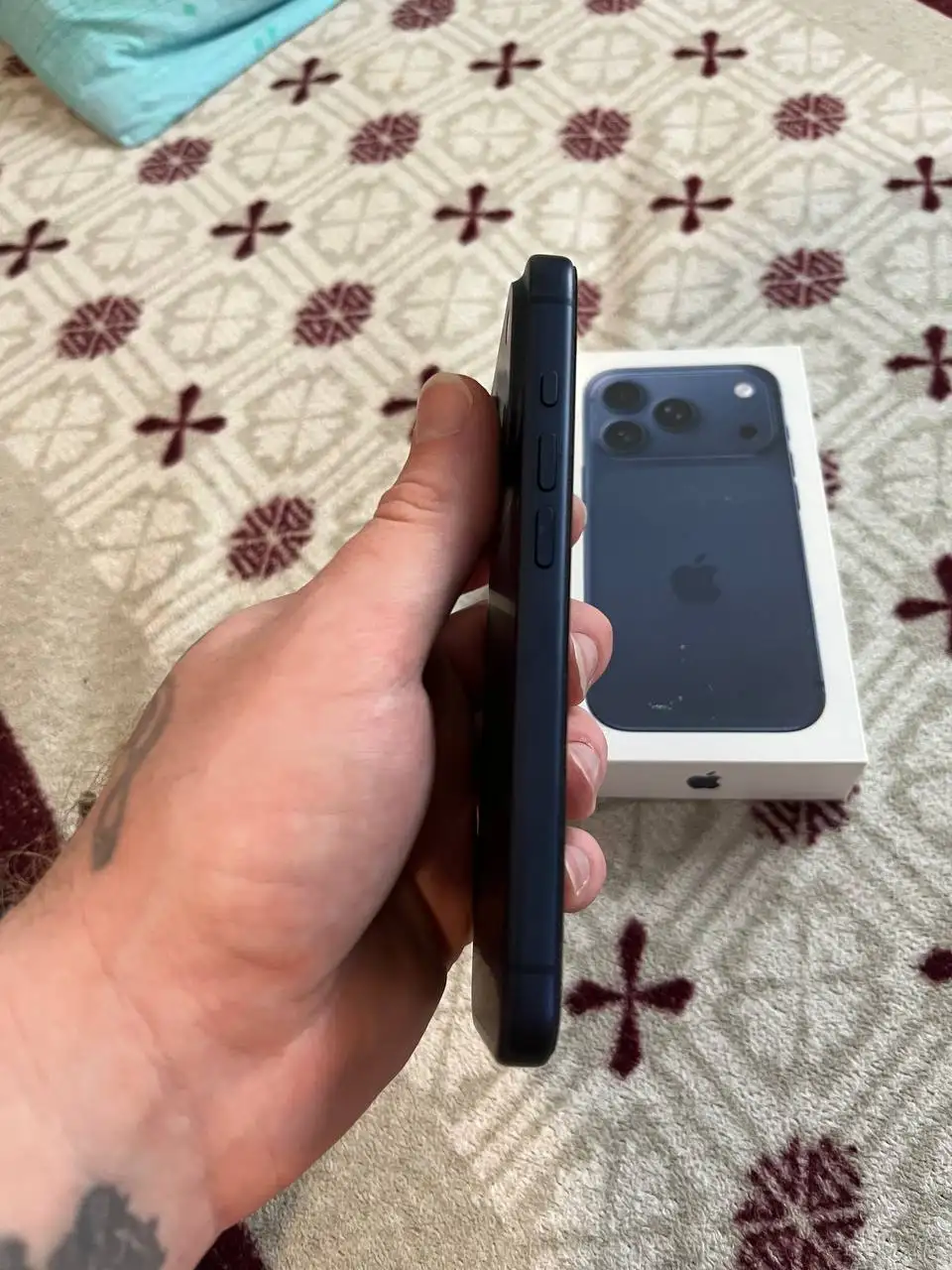 Продажа Apple iPhone 17 PRO 256 ГБ синего цвета E-SIM - Смартфоны (Электроника) в Владивосток