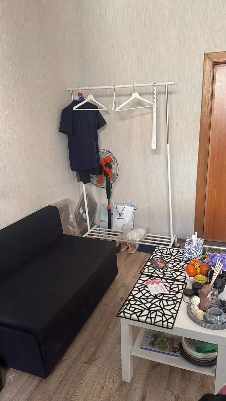 Продам стол, вешалку, диван - Барахолка в Владивосток