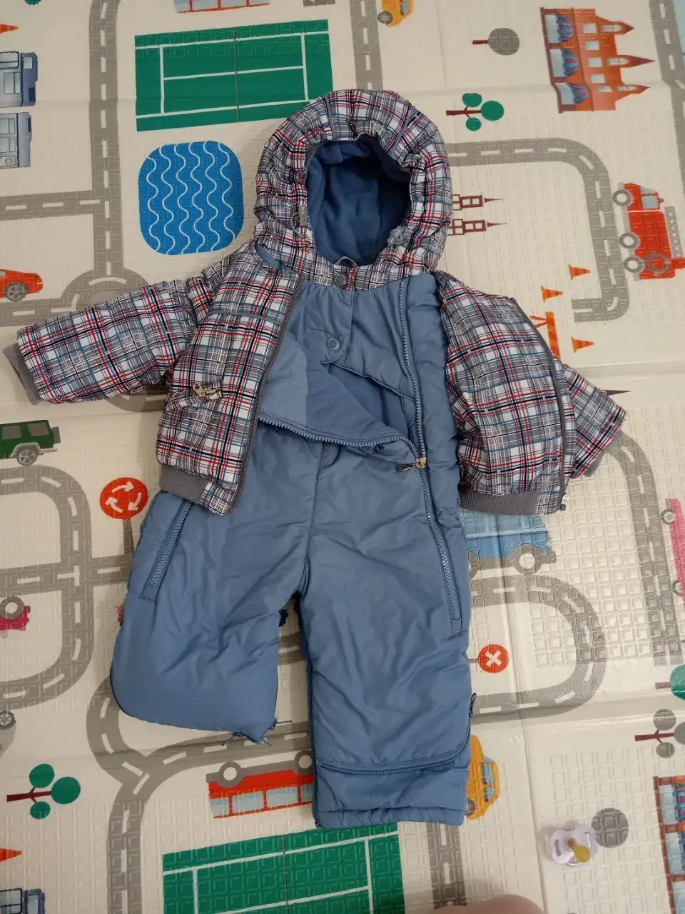 Продажа детских комбинезонов и жилетки - Одежда (Товары для детей) в Владивосток