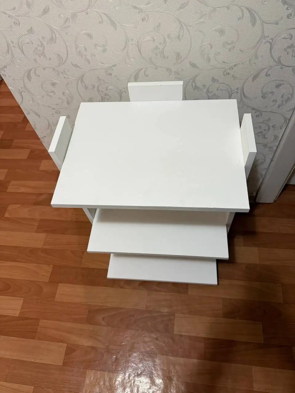 Продам столик косметологический - Косметологическое оборудование (Барахолка) в Владивосток