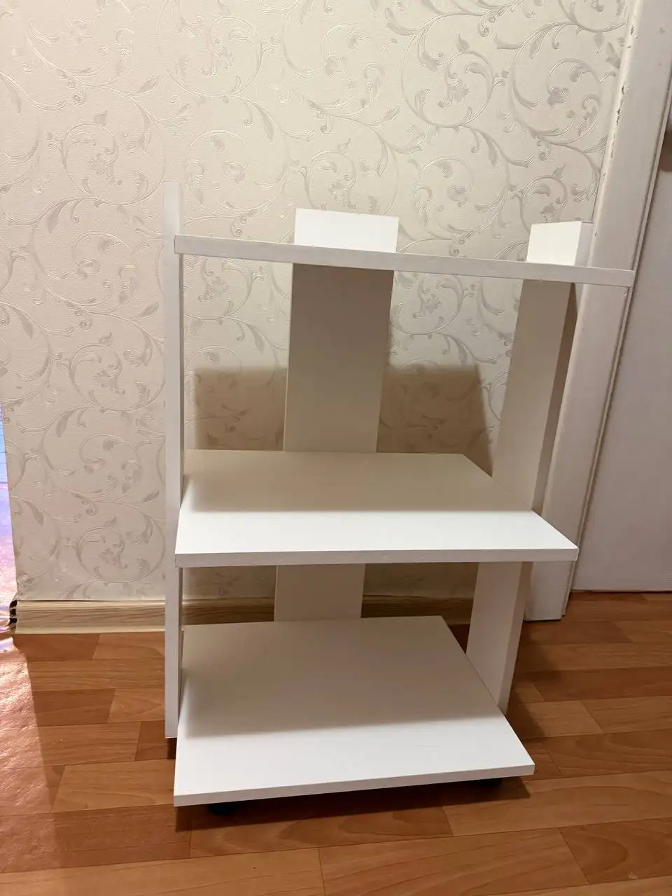 Продам столик косметологический - Косметологическое оборудование (Барахолка) в Владивосток